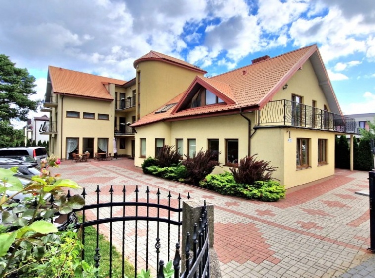 Willa Chantal ?v=1.0