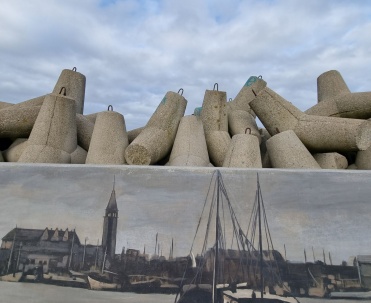 Malarstwo ścienne w Władysławowie łączy tradycję i nowoczesność, tworząc unikalną przestrzeń publiczną Władysławowa.