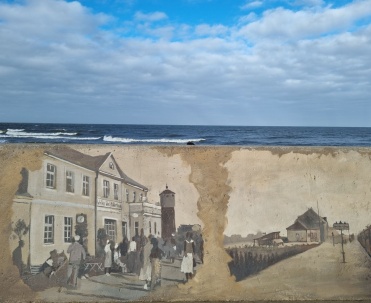 Mural we Władysławowie inspirowany lokalnymi legendami i kulturą, kt&oacute;ry wzbogaca bogatą ofertę kulturalną Władysławowa.