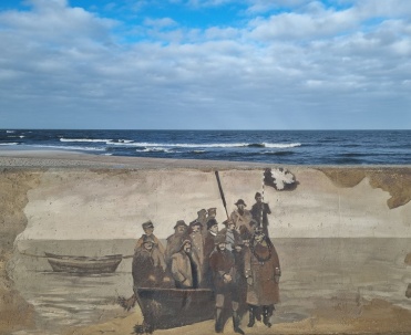 Malowidło na falochronie upamiętniające Zaślubiny Polski z Morzem &ndash; symboliczny punkt Władysławowa.