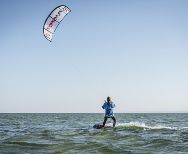 Kitesurfer na Zatoce.